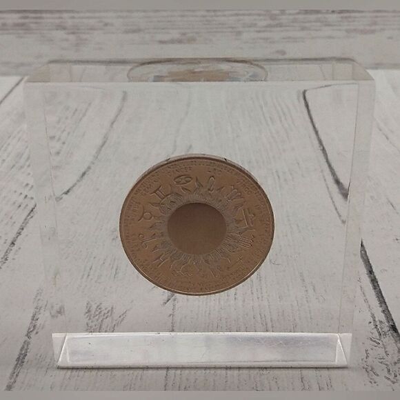 Zodiac Coin Medal Aries Gold-Bronze Lucite Paperweight Vintage Franklin Mint - Picture 10 of 14